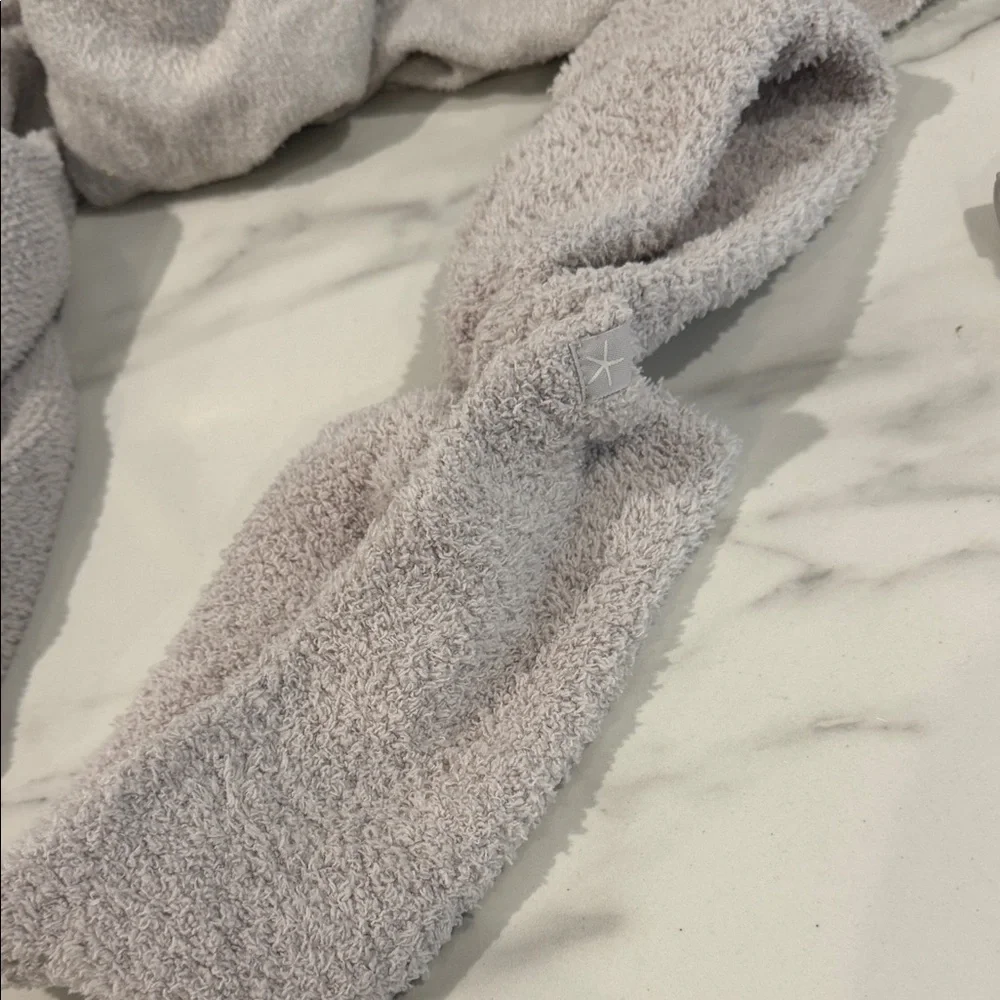 Barefoot Dreams CozyChic Lite in Soft Gray, throw blanket, & face cover - Picture 3 of 4